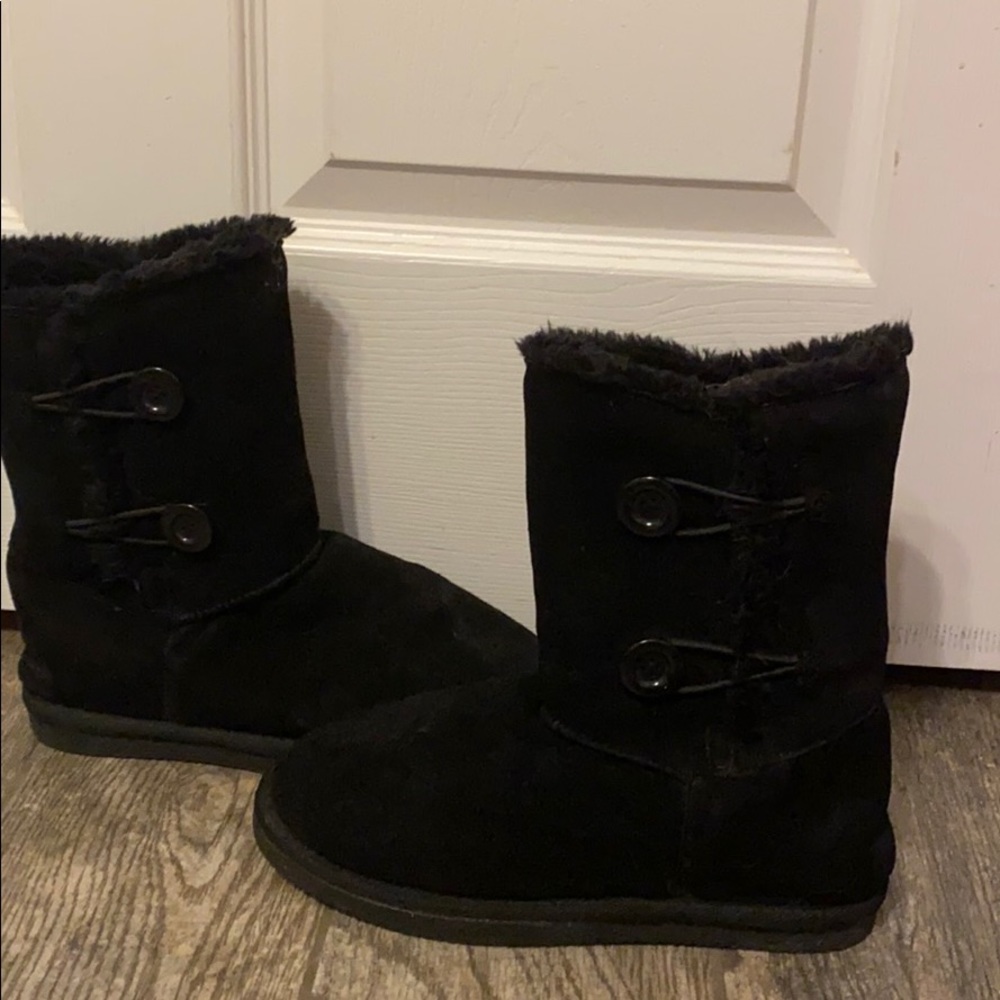 Black boots